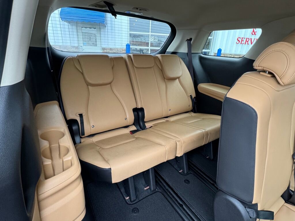 Used 2024 Kia Carnival LX image 19