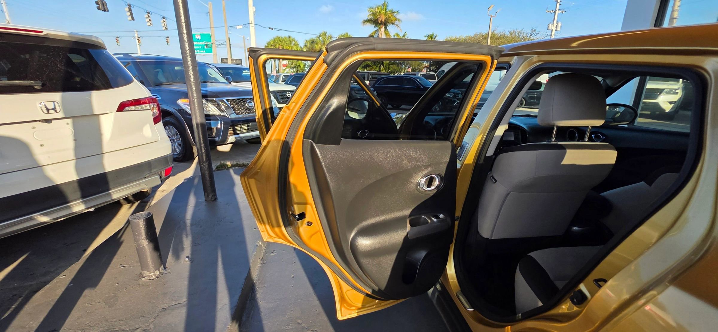 Used 2013 Nissan Juke SV w/ Midnight Edition image 13