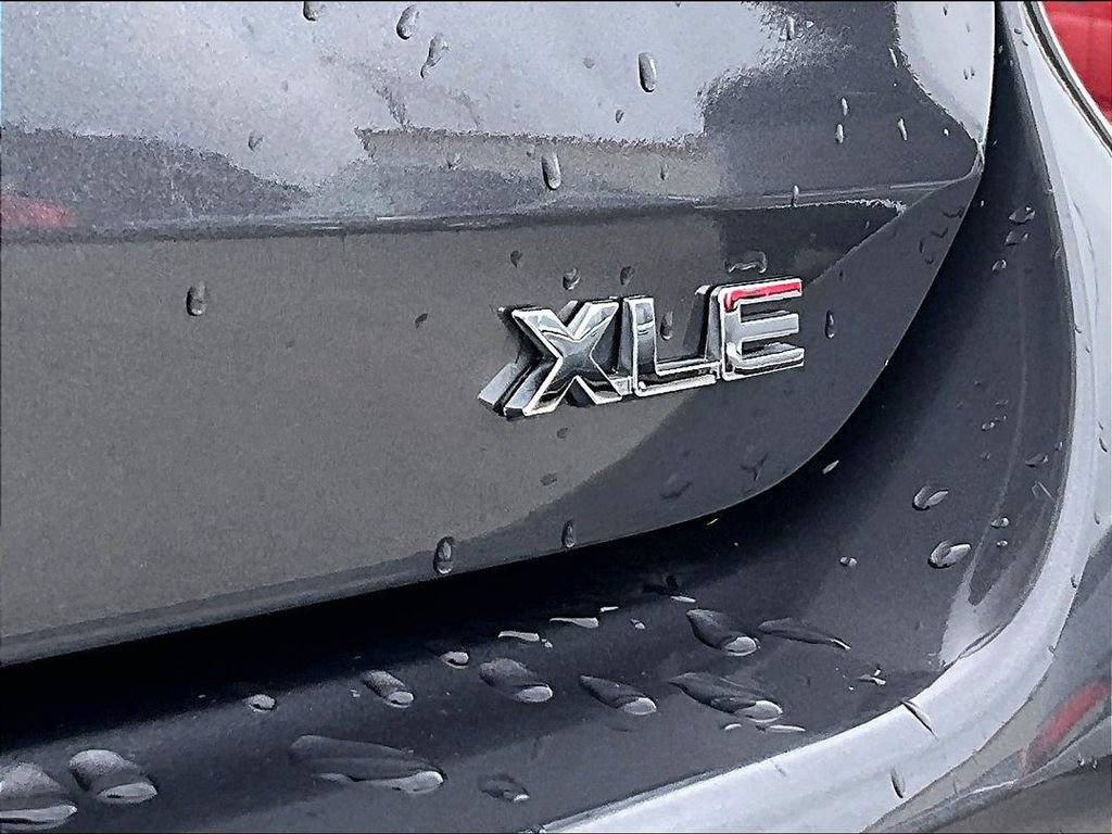 Used 2022 Toyota Highlander XLE FWD image 9