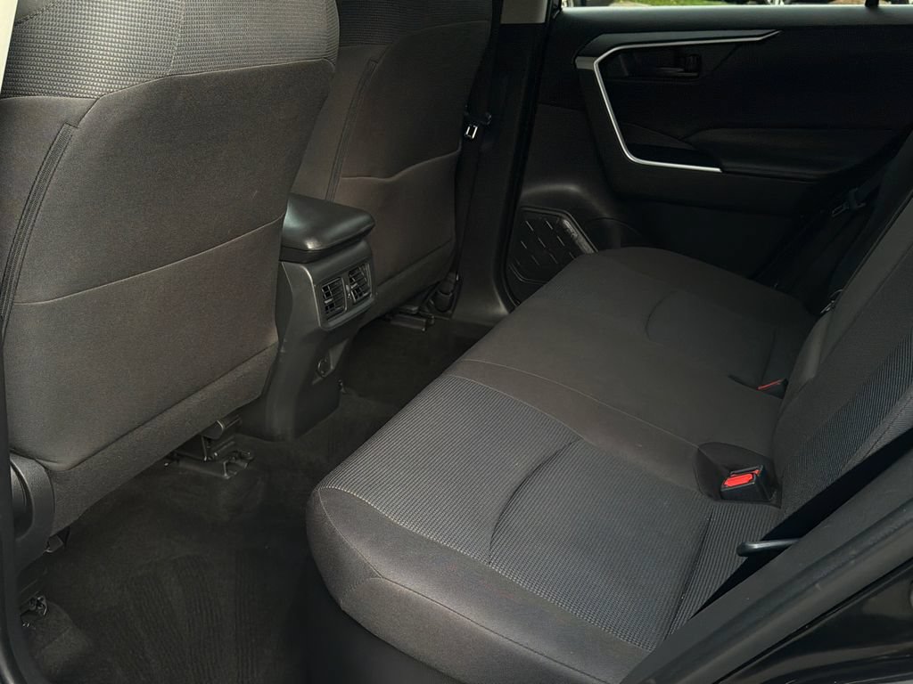 Used 2022 Toyota RAV4 LE AWD/4WD image 17