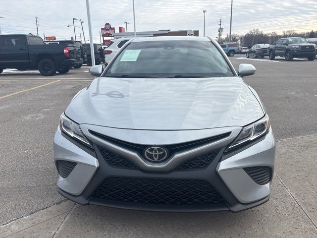 Used 2020 Toyota Camry SE image 2