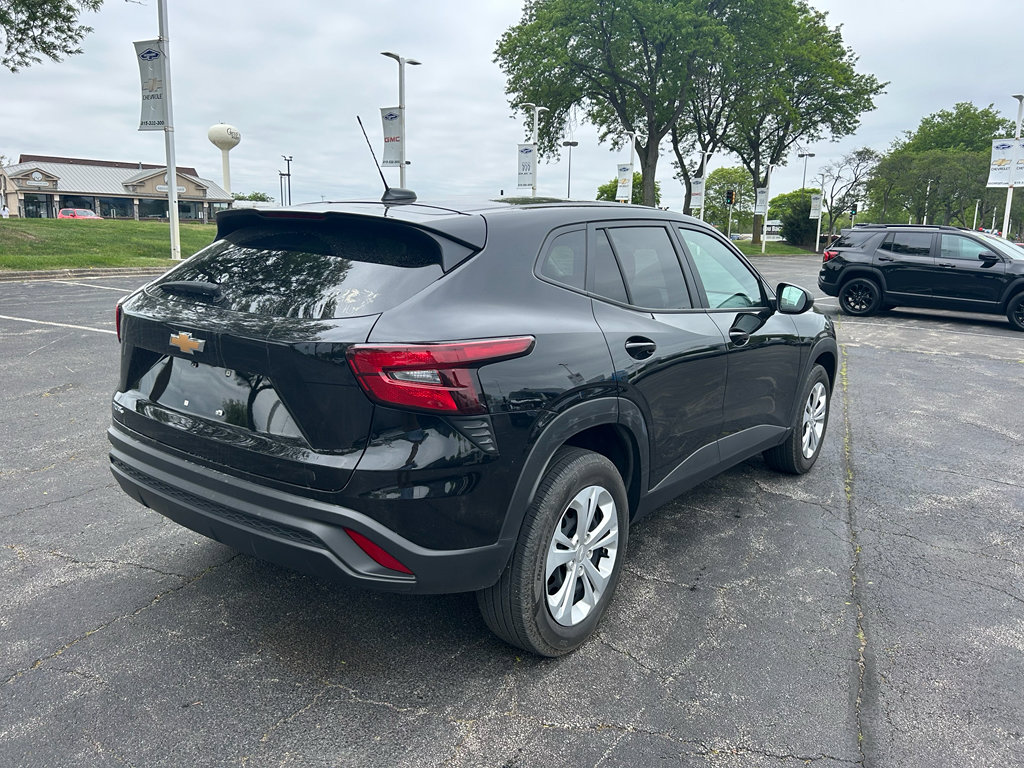 Used 2025 Chevrolet Trax LS FWD image 5