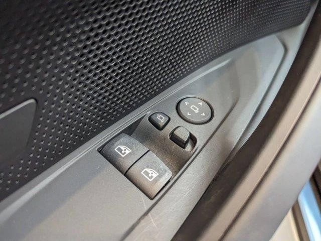 Used 2023 BMW M4 CSL RWD image 21