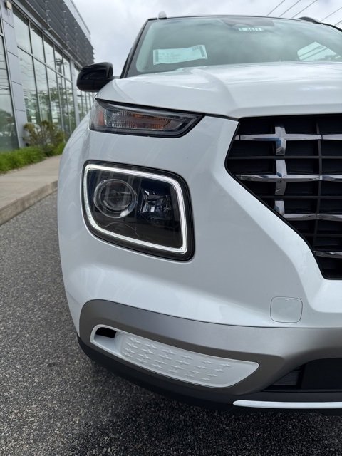 Used 2025 Hyundai Venue Limited image 4