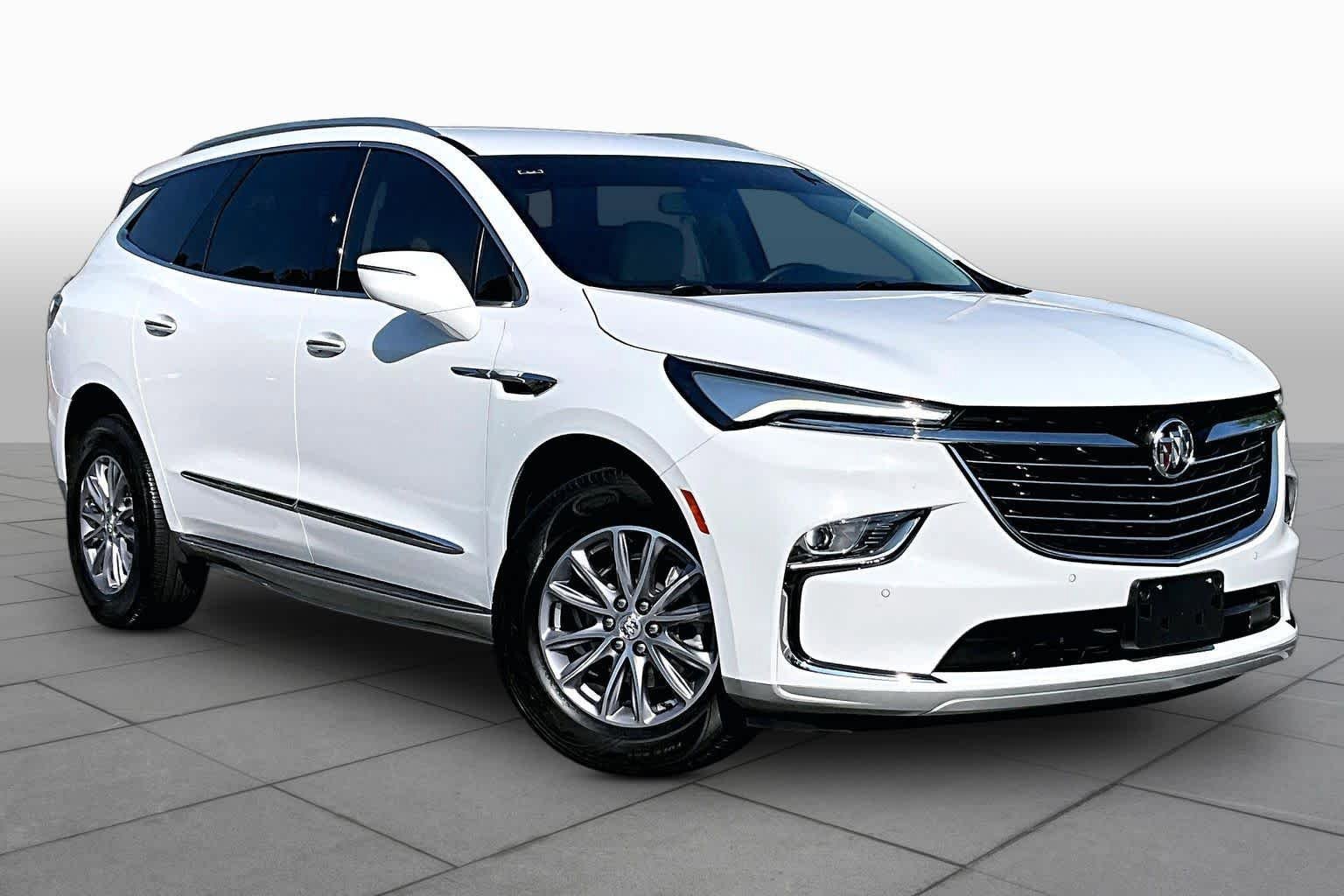 Used 2023 Buick Enclave Essence FWD image 3