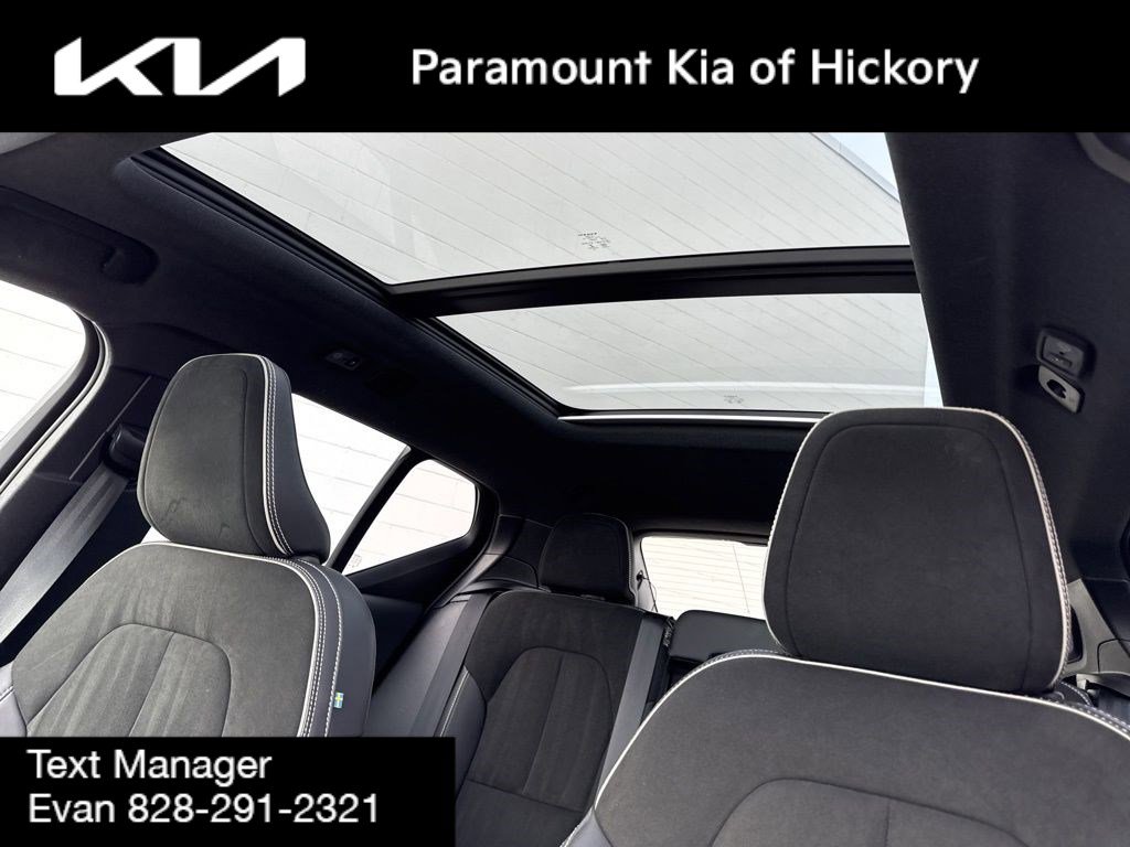 Used 2021 Volvo XC40 T5 R-Design w/ Advanced Package image 34