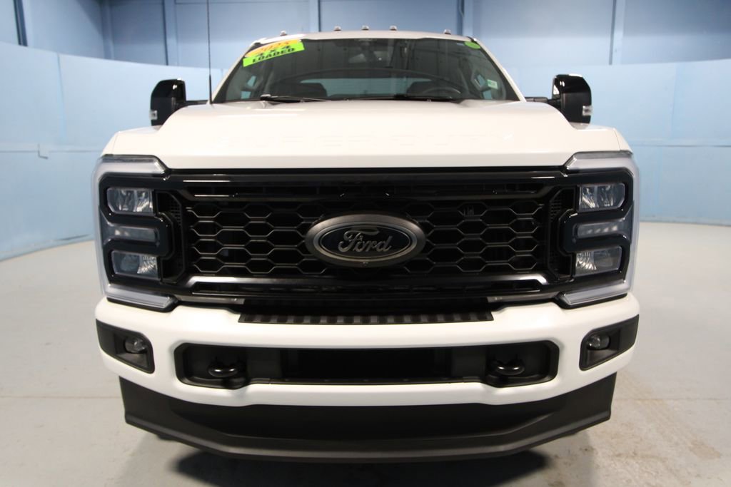 Used 2025 Ford F350 Lariat w/ Black Appearance Package image 32