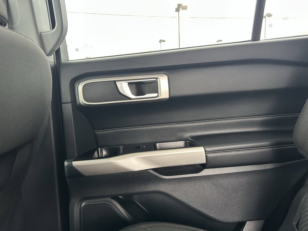 Used 2023 Ford Explorer XLT image 30