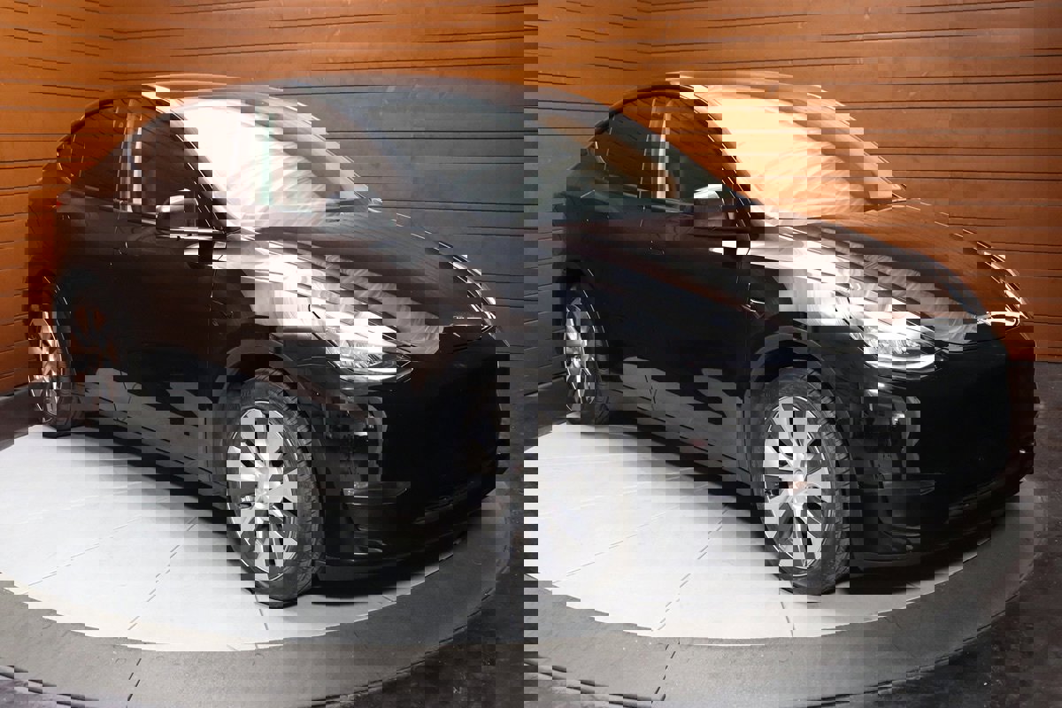 Used 2023 Tesla Model Y Long Range image 9