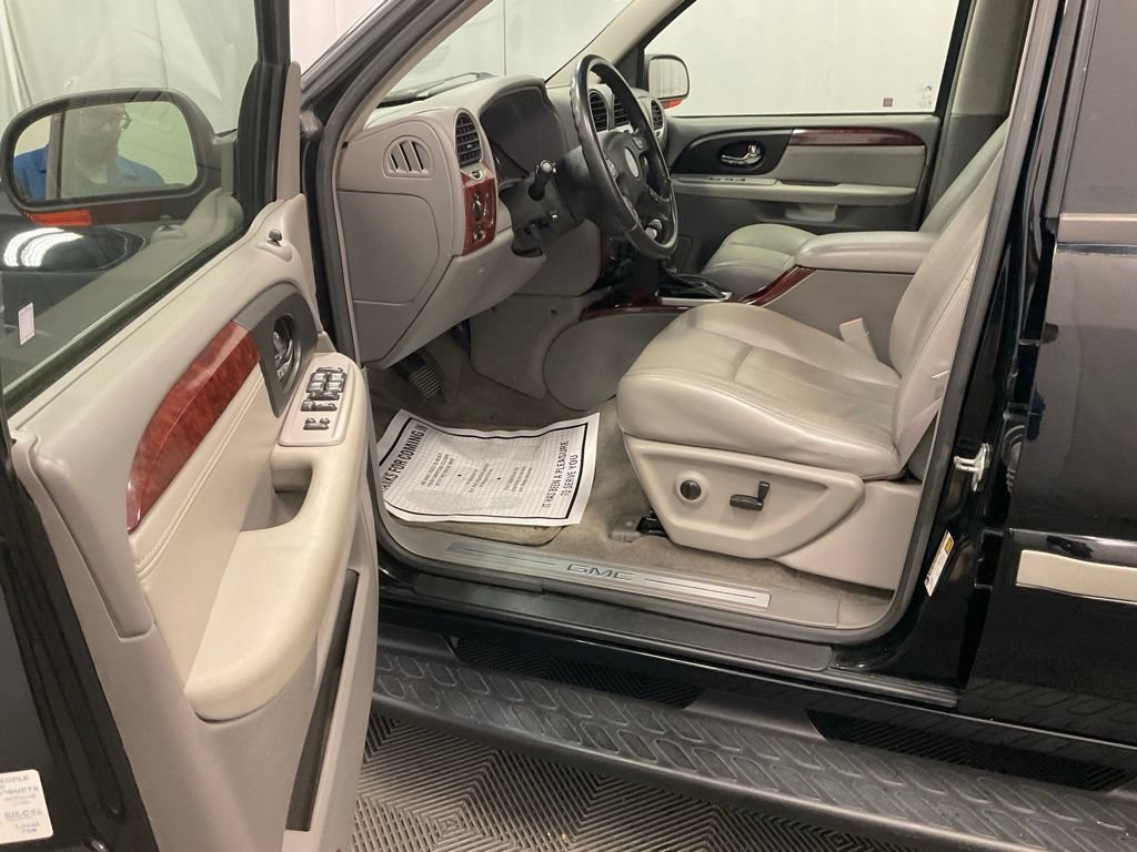 Used 2005 GMC Envoy SLT AWD/4WD image 4