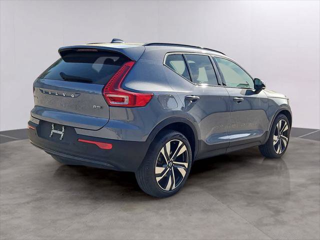 Used 2024 Volvo XC90 B5 Plus w/ Protection Package Premier AWD/4WD image 7