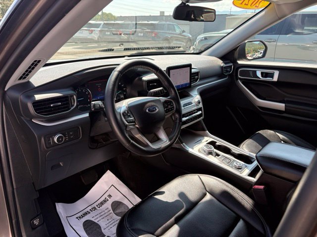 Used 2021 Ford Explorer XLT w/ Equipment Group 202A AWD/4WD image 3