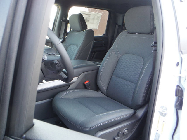 New 2026 RAM 1500 4x4 Crew Cab image 4