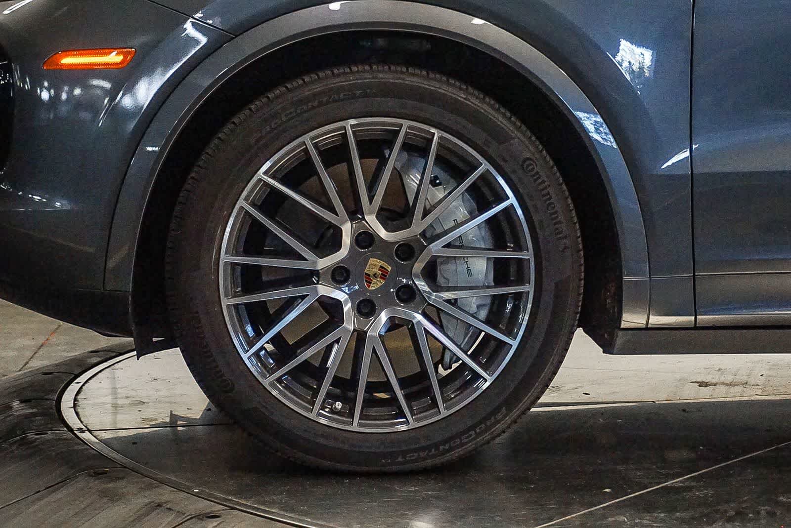 Certified 2022 Porsche Cayenne Turbo AWD/4WD image 9