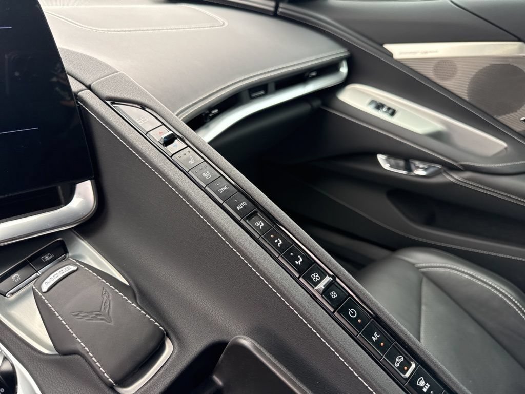 Used 2022 Chevrolet Corvette Stingray Preferred Conv w/ Z51 Performance Package RWD image 32