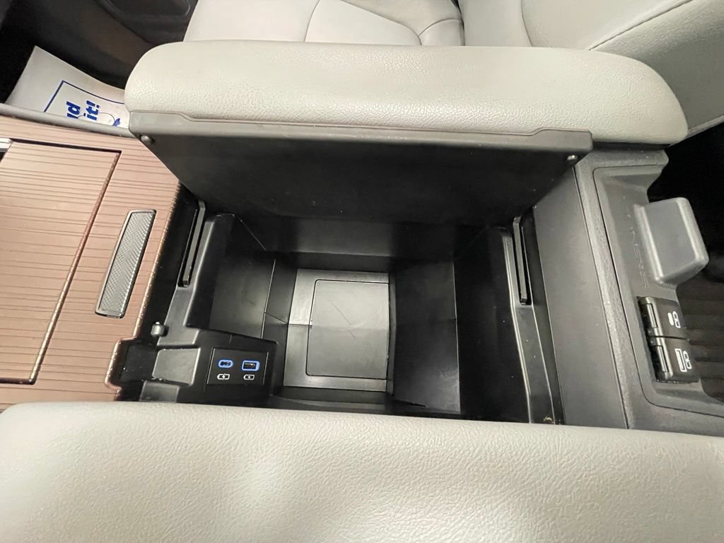 Used 2023 Toyota Sienna XLE FWD image 19