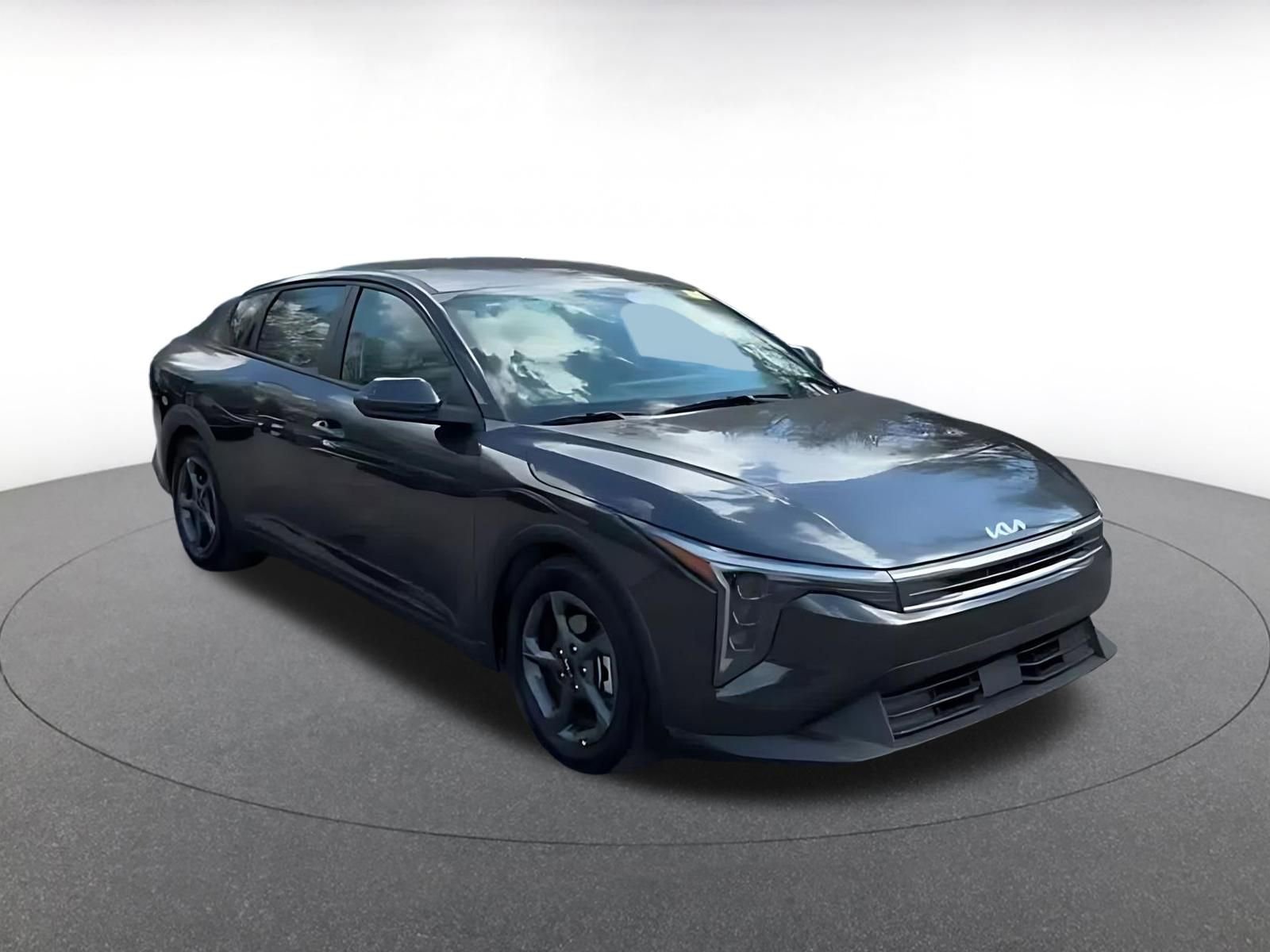 Used 2025 Kia K4 LXS image 3