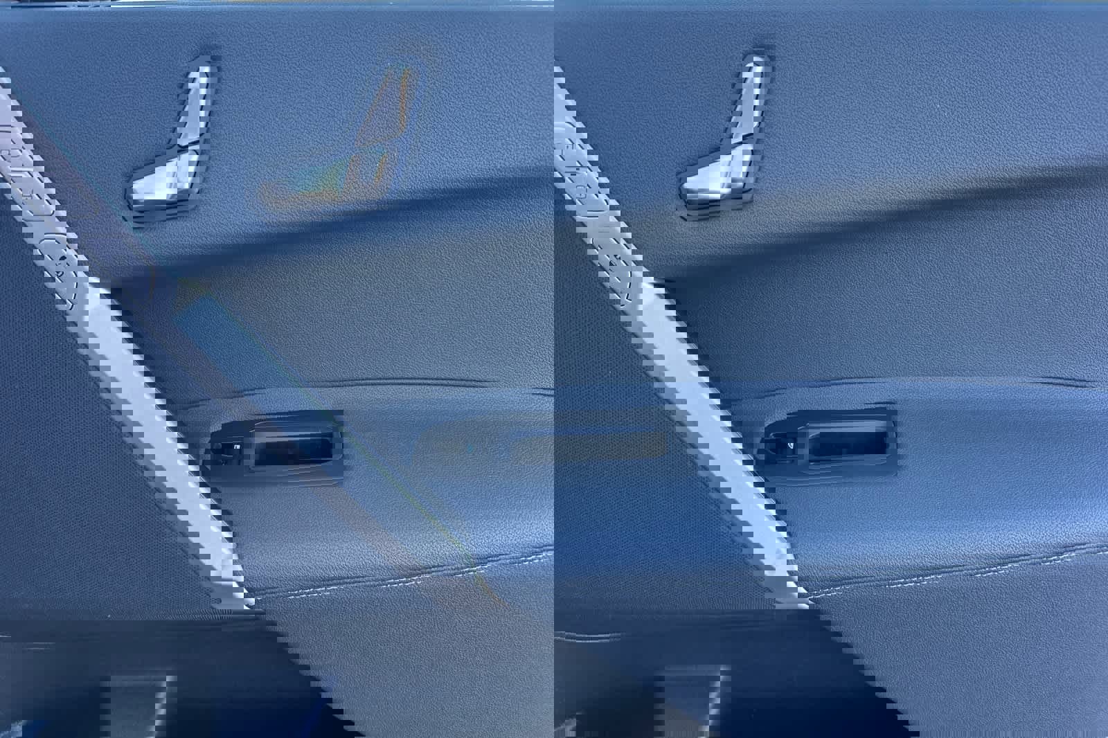 Used 2025 BMW iX xDrive50 image 19