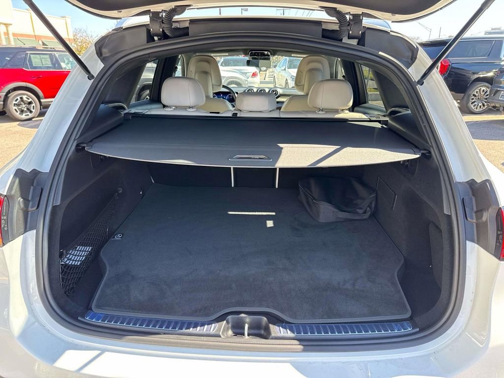 Used 2025 Mercedes-Benz GLC 350e 4MATIC image 8