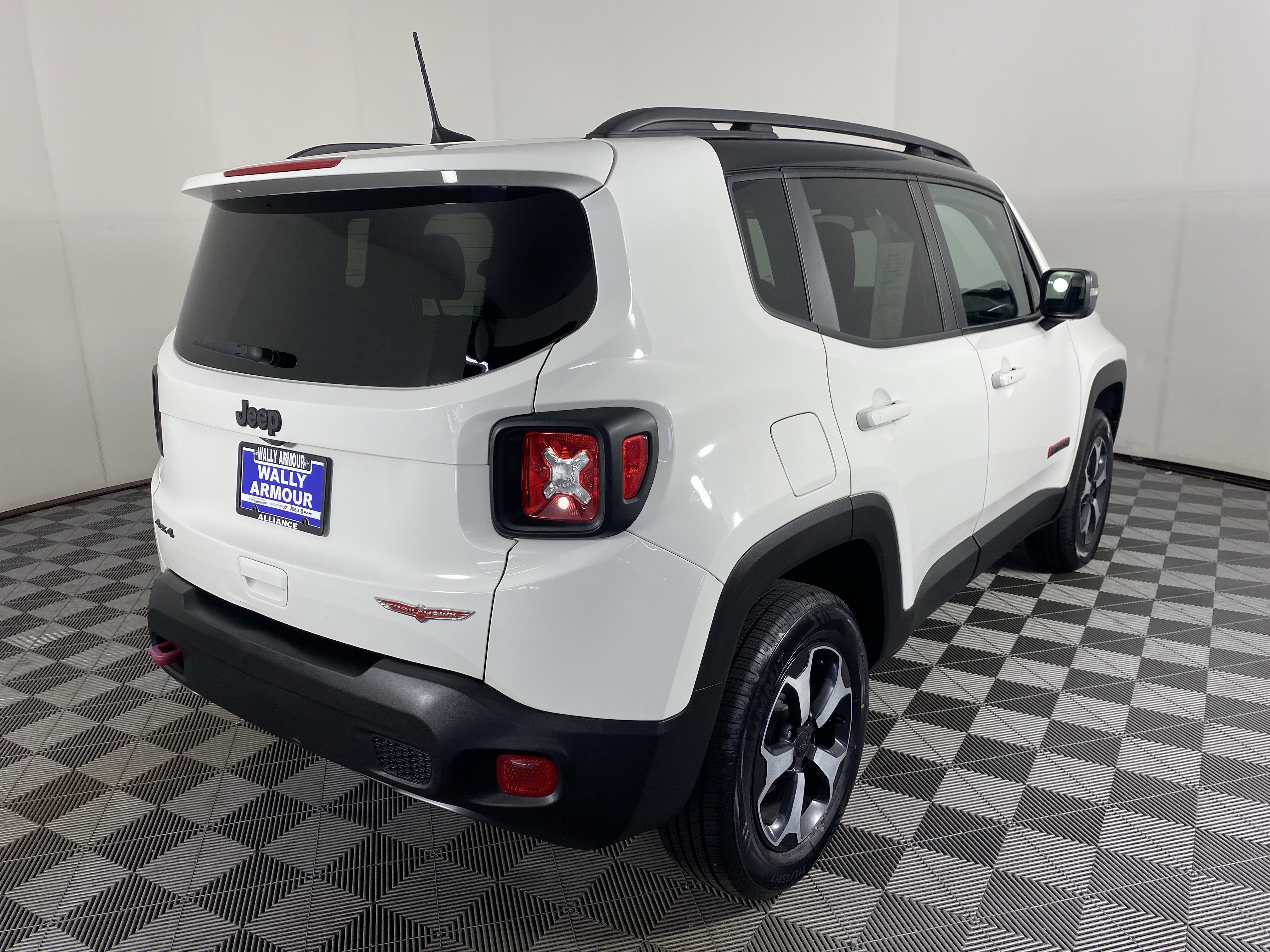 Used 2019 Jeep Renegade Trailhawk w/ UConnect 8.4 Nav Group AWD/4WD image 8