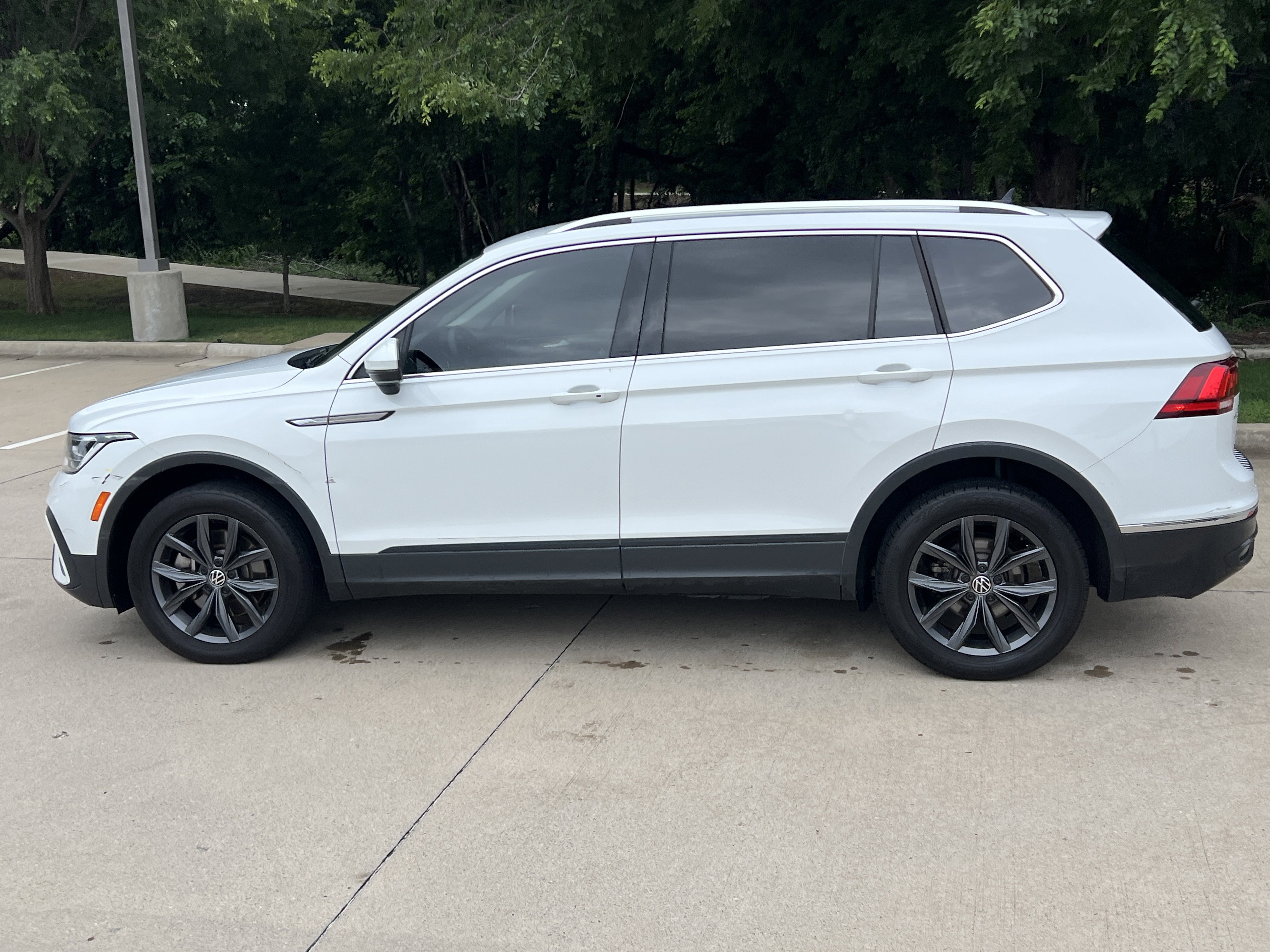 Used 2022 Volkswagen Tiguan SE FWD image 13