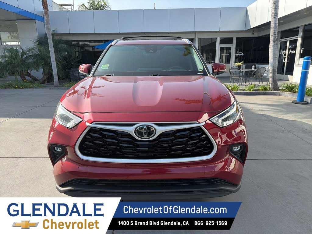 Used 2023 Toyota Highlander XLE image 2