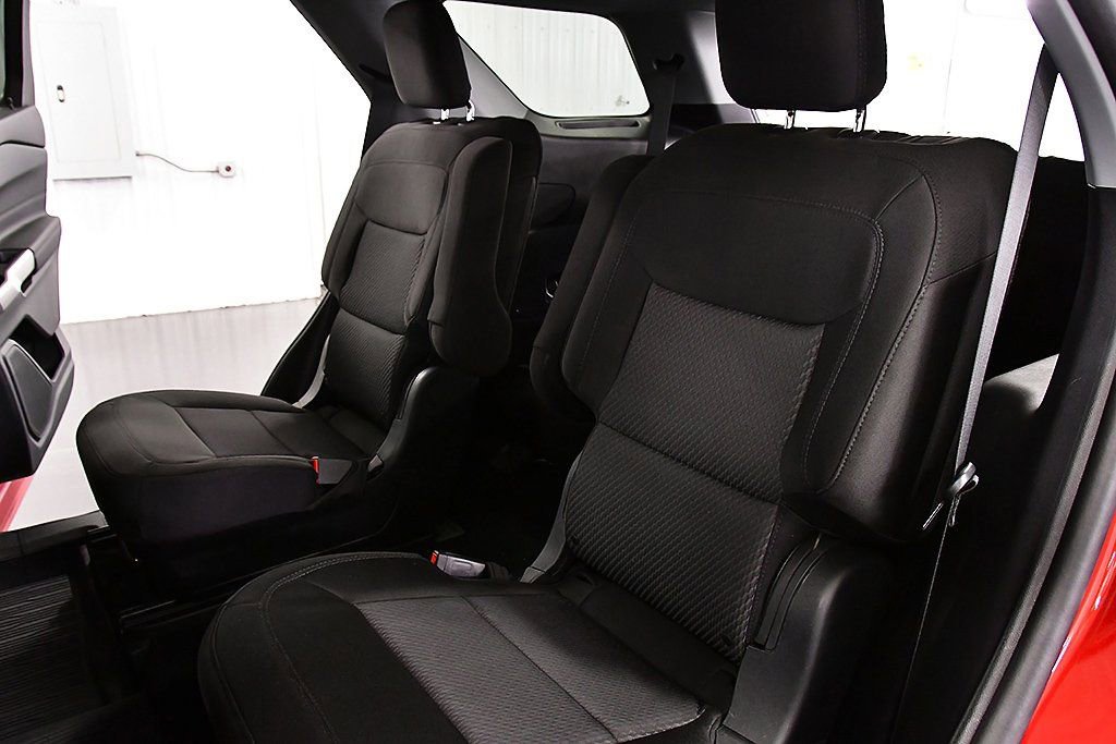 Used 2023 Ford Explorer XLT image 31