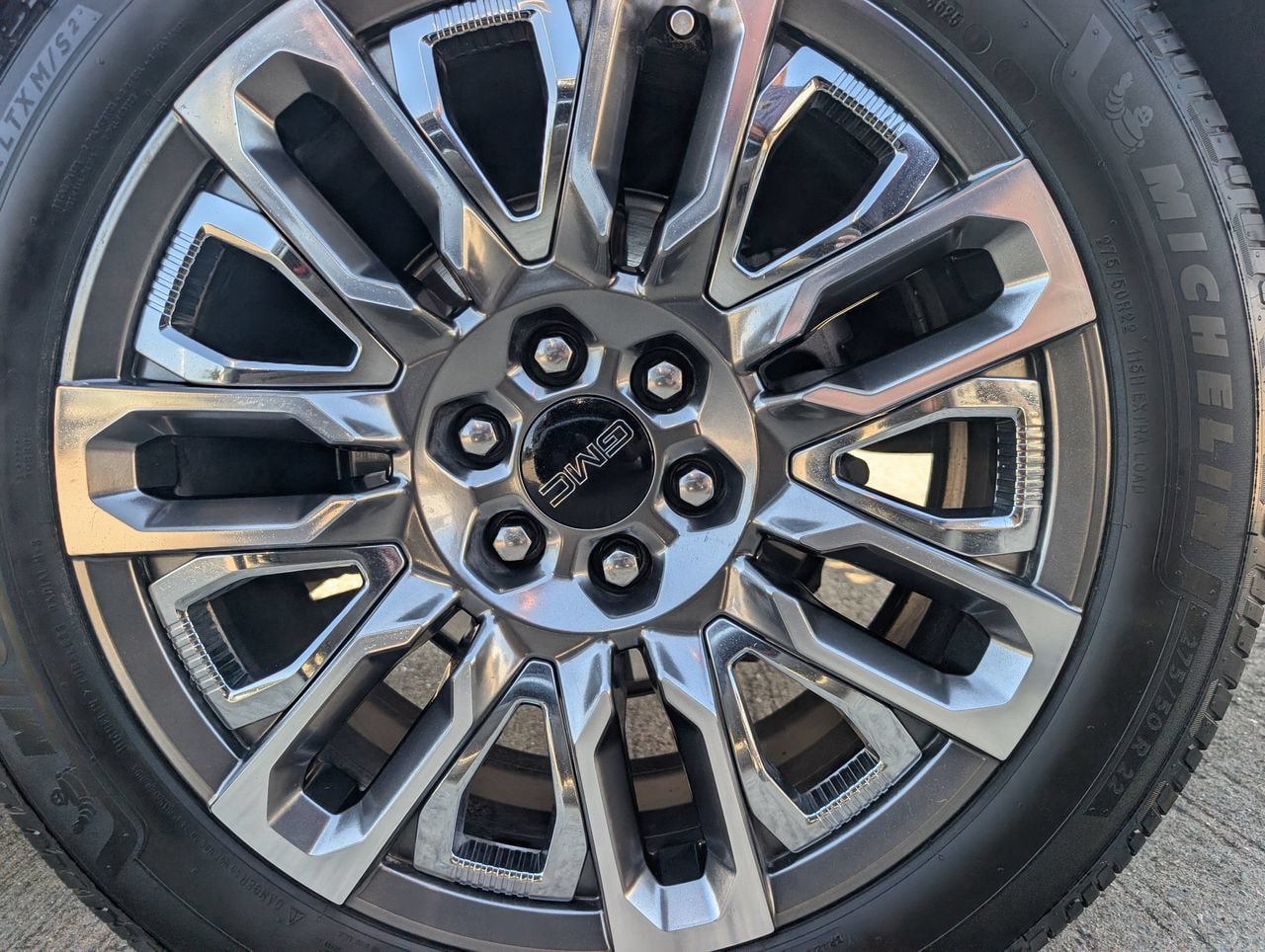Used 2023 GMC Yukon Denali Ultimate AWD/4WD image 7