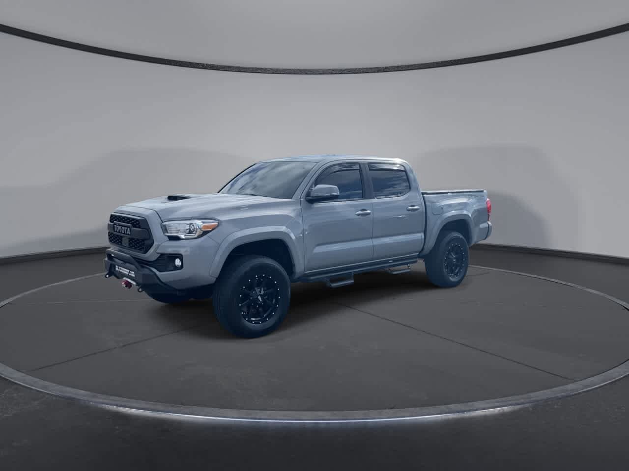 Used 2018 Toyota Tacoma TRD Sport AWD/4WD image 4