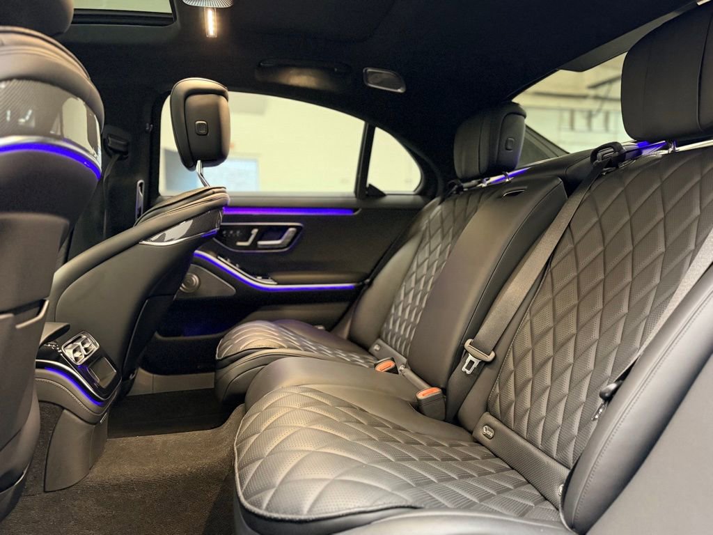 Used 2022 Mercedes-Benz S 580 4MATIC Sedan w/ AMG Line Package image 23