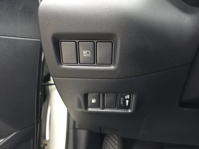 Used 2021 Toyota C-HR XLE FWD image 38