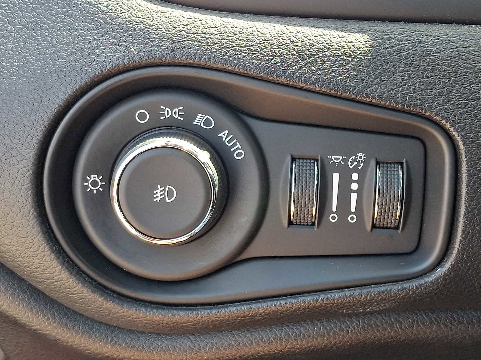 Used 2017 Jeep Renegade Latitude image 24