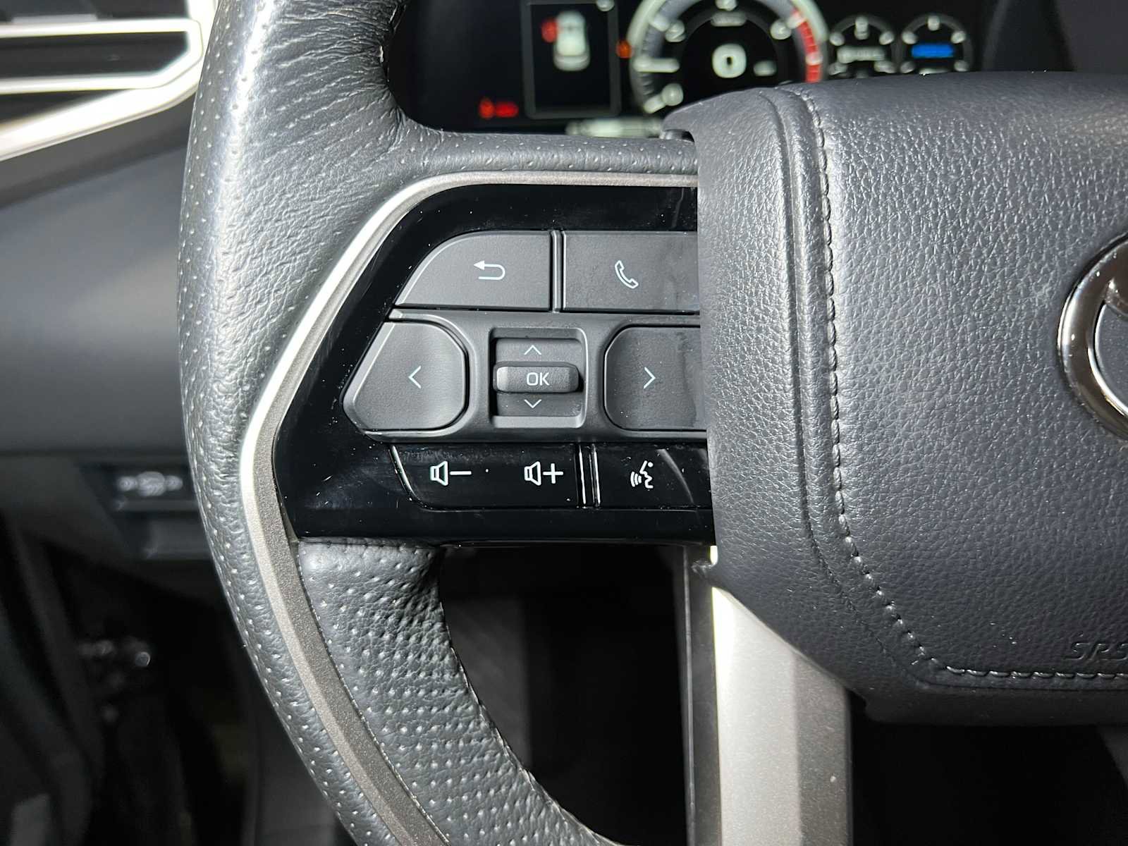 Used 2023 Toyota Sequoia Limited image 29