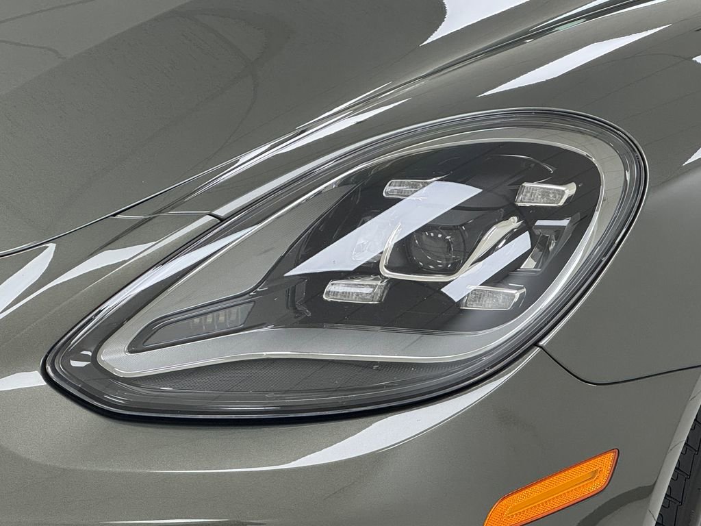 Used 2023 Porsche Panamera 4 Platinum Edition image 33