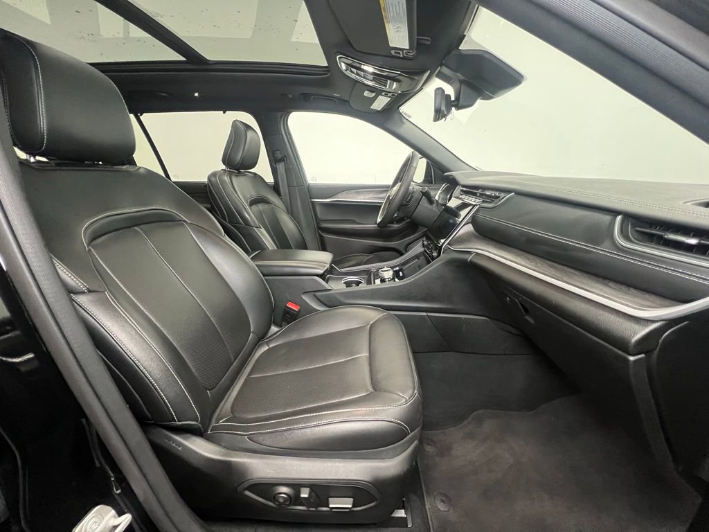 Used 2024 Jeep Grand Cherokee L Limited w/ Luxury Tech Group II image 11