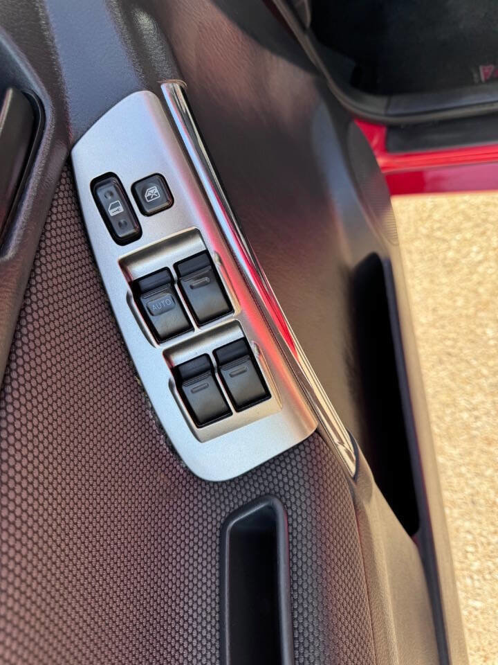 Used 2004 Pontiac Vibe w/ Moon And Tunes Value Package image 13