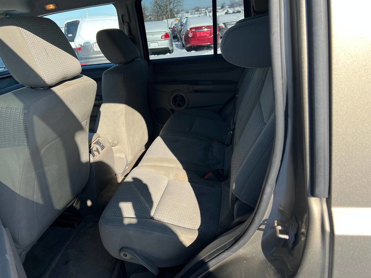 Used 2006 Jeep Commander 4WD w/ Trailer Tow Group IV image 15