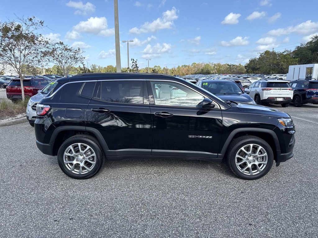 Used 2023 Jeep Compass Latitude image 2