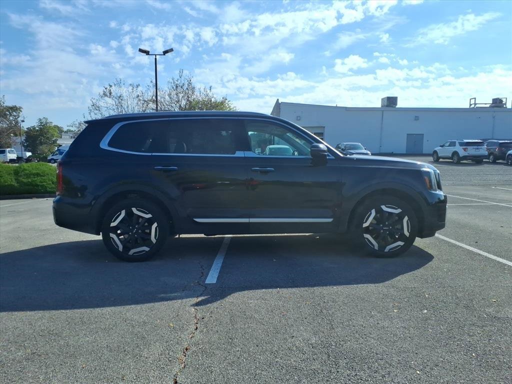 Used 2025 Kia Telluride S image 40