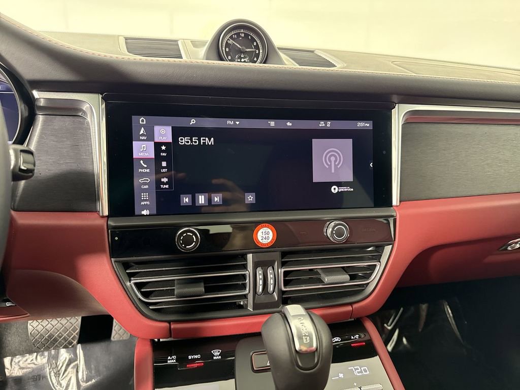 Certified 2026 Porsche Macan GTS AWD/4WD image 28