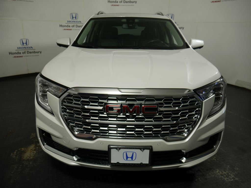 Used 2022 GMC Terrain Denali w/ Denali Premium Package image 2
