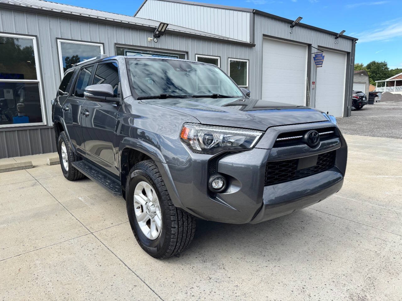 Used 2021 Toyota 4Runner SR5 Premium w/ Moonroof Package AWD/4WD image 2