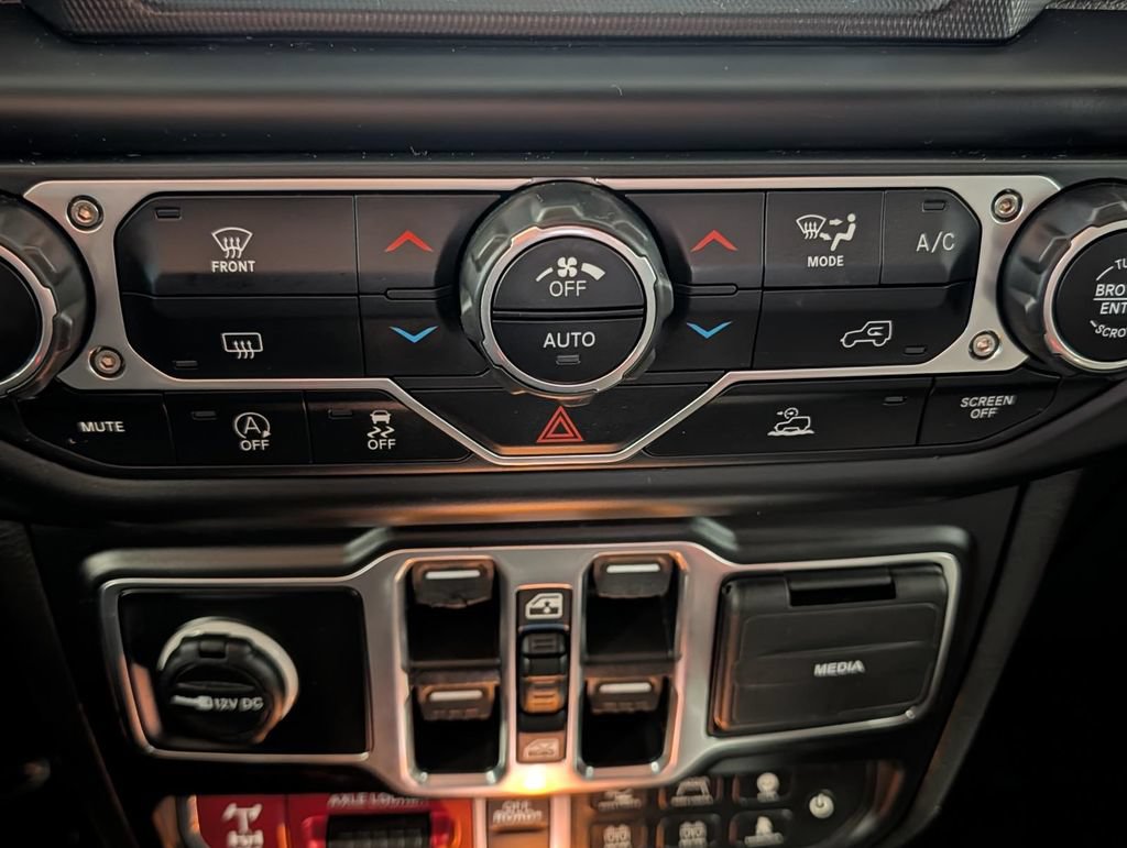 Used 2023 Jeep Gladiator Mojave AWD/4WD image 54
