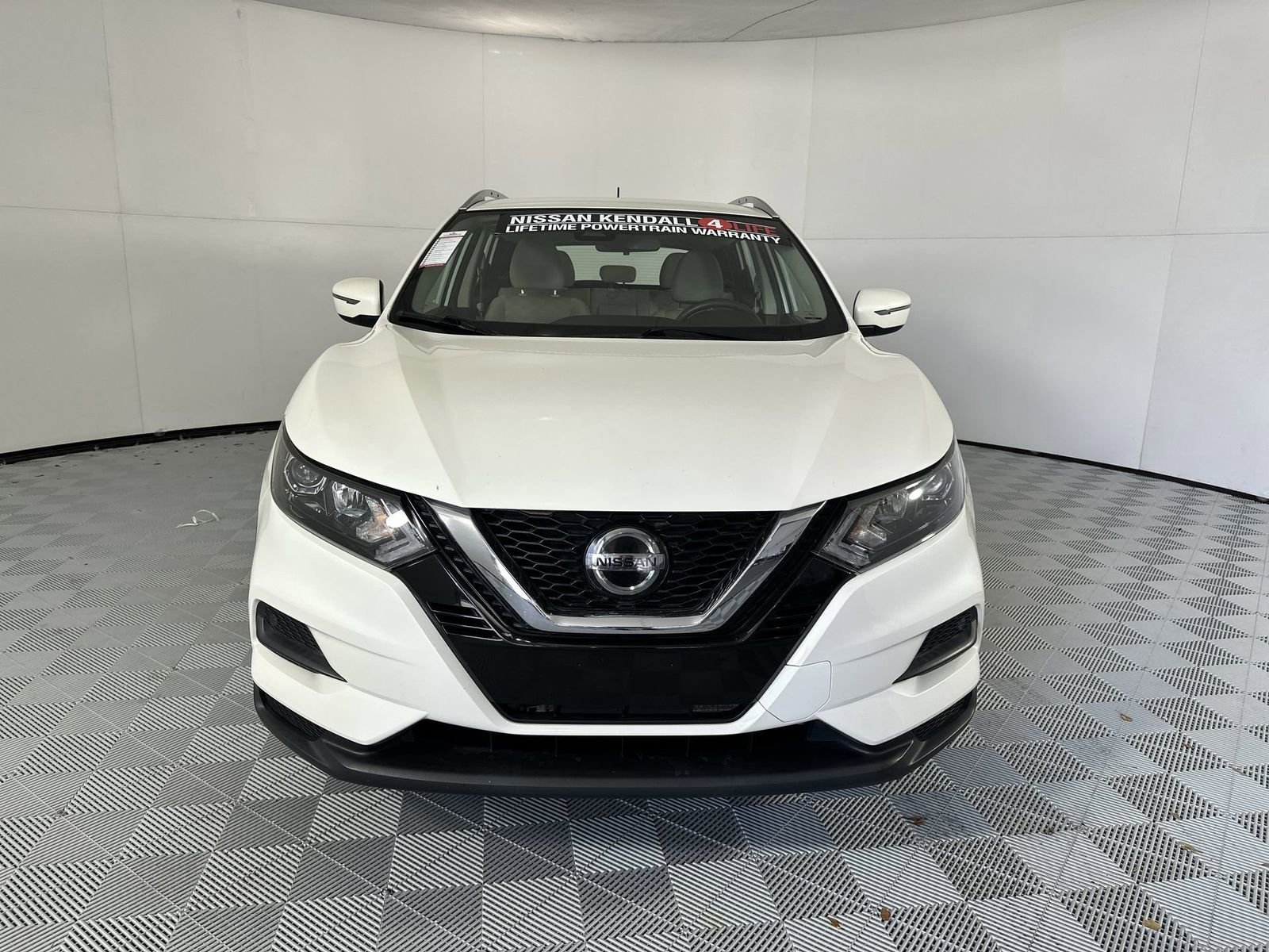 Used 2020 Nissan Rogue Sport SV FWD image 3