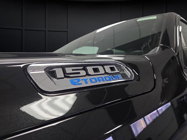 New 2026 RAM 1500 4x4 Crew Cab image 40