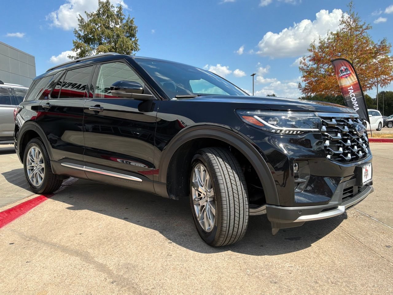 Used 2026 Ford Explorer Platinum AWD/4WD image 4