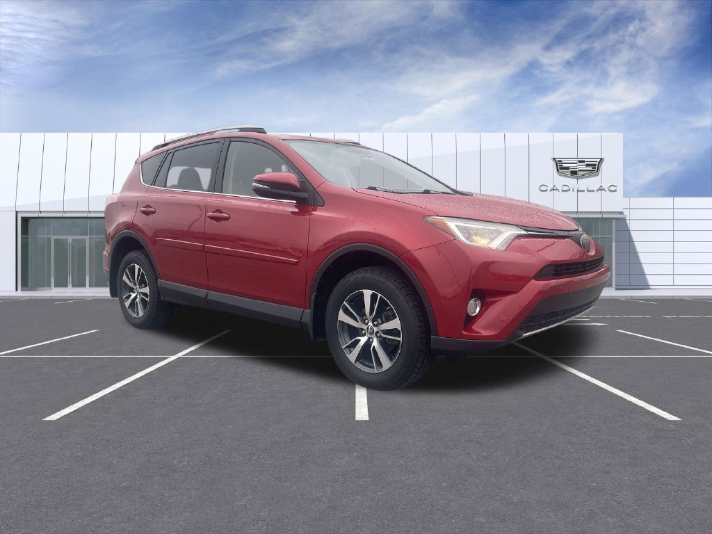 Used 2017 Toyota RAV4 XLE AWD/4WD image 2