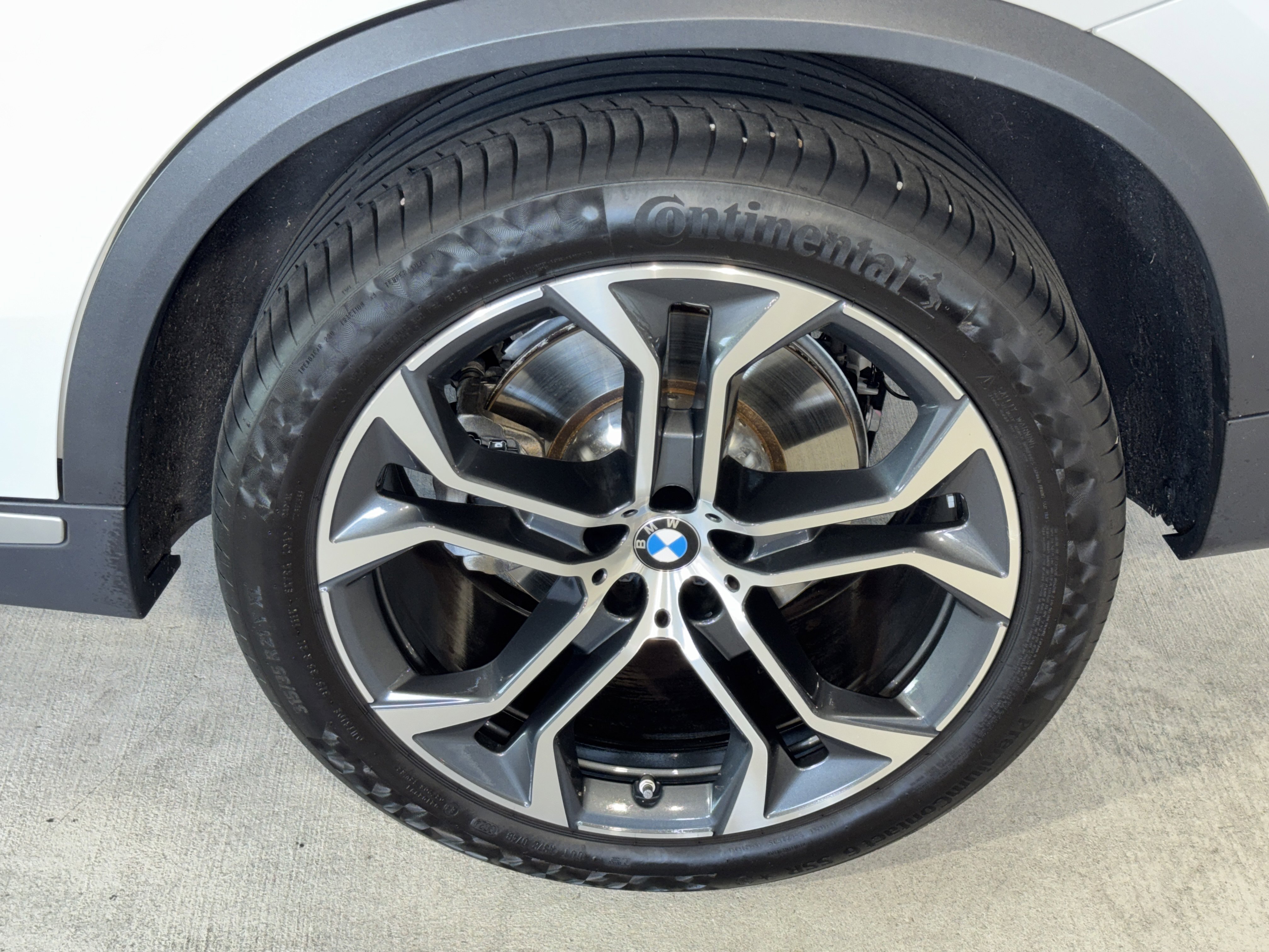 Used 2025 BMW X5 sDrive40i w/ Premium Package image 36