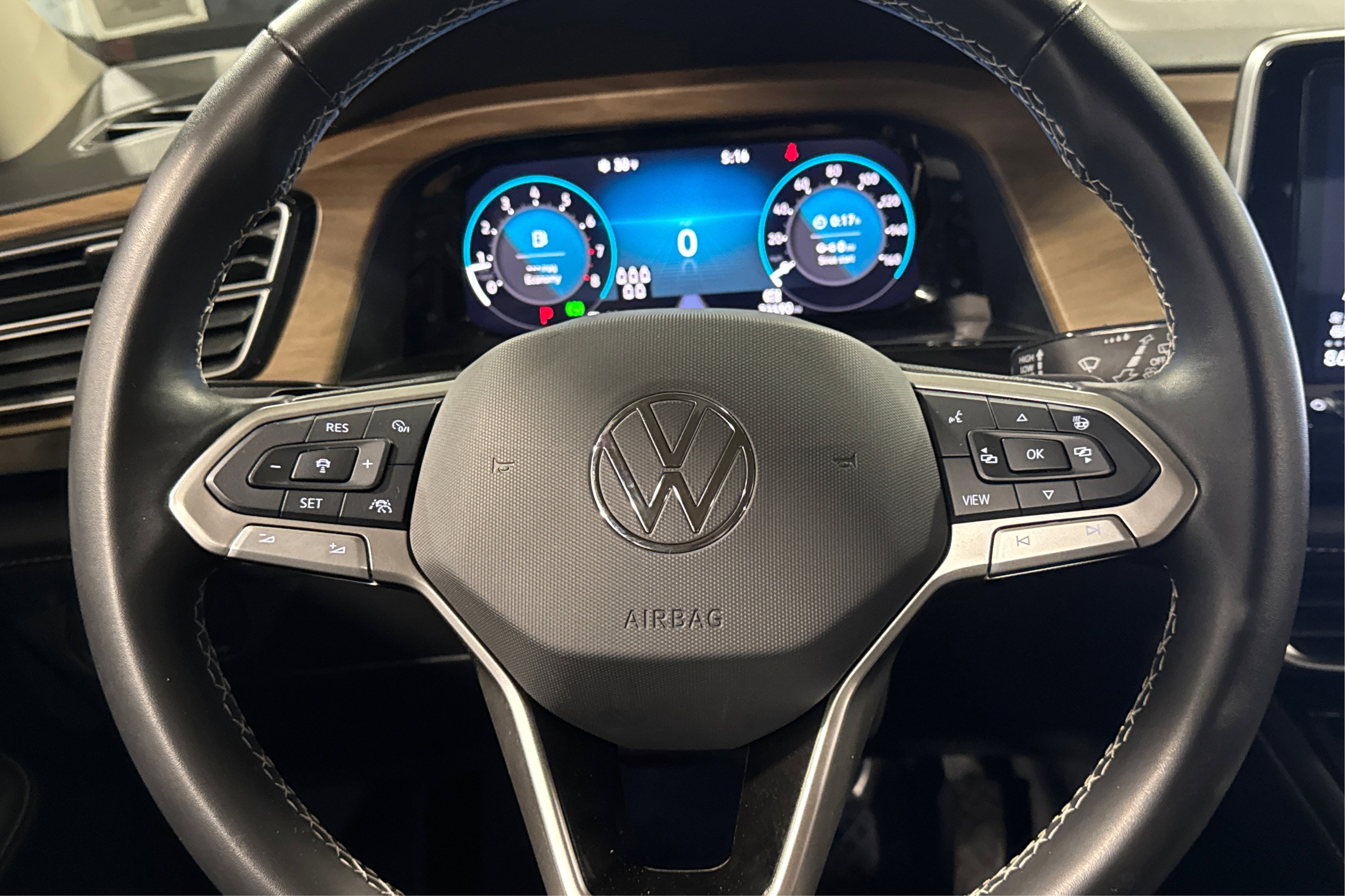 Used 2025 Volkswagen Atlas SE image 23