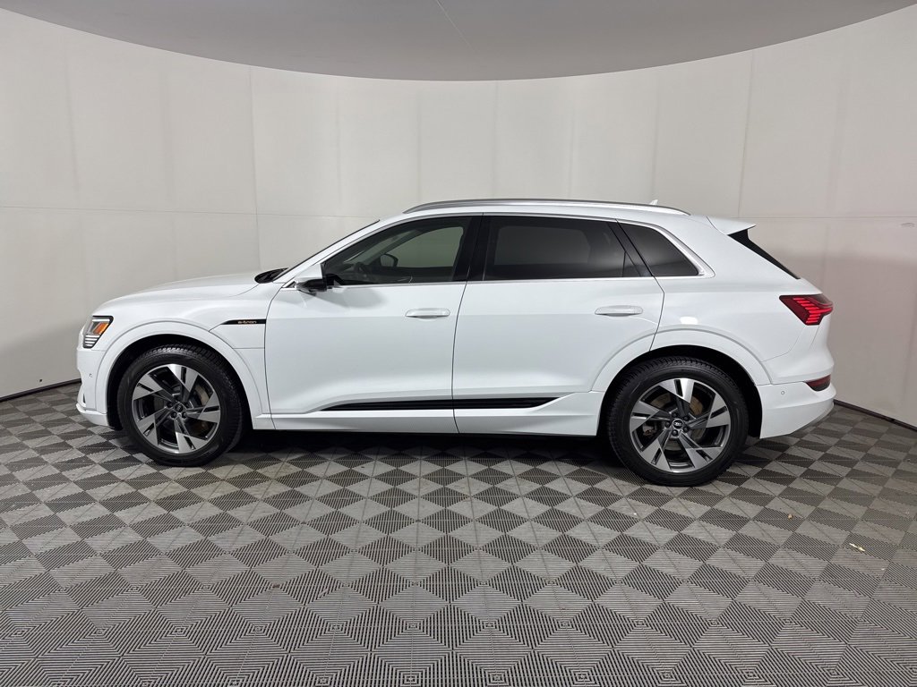 Used 2021 Audi e-tron Prestige w/ Prestige Package image 2